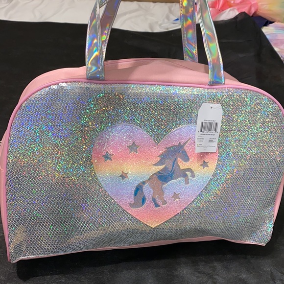 Unicorn overnight bag,NWT larger sized bag,perfect for travel,Kids overnight bag - Picture 3 of 12